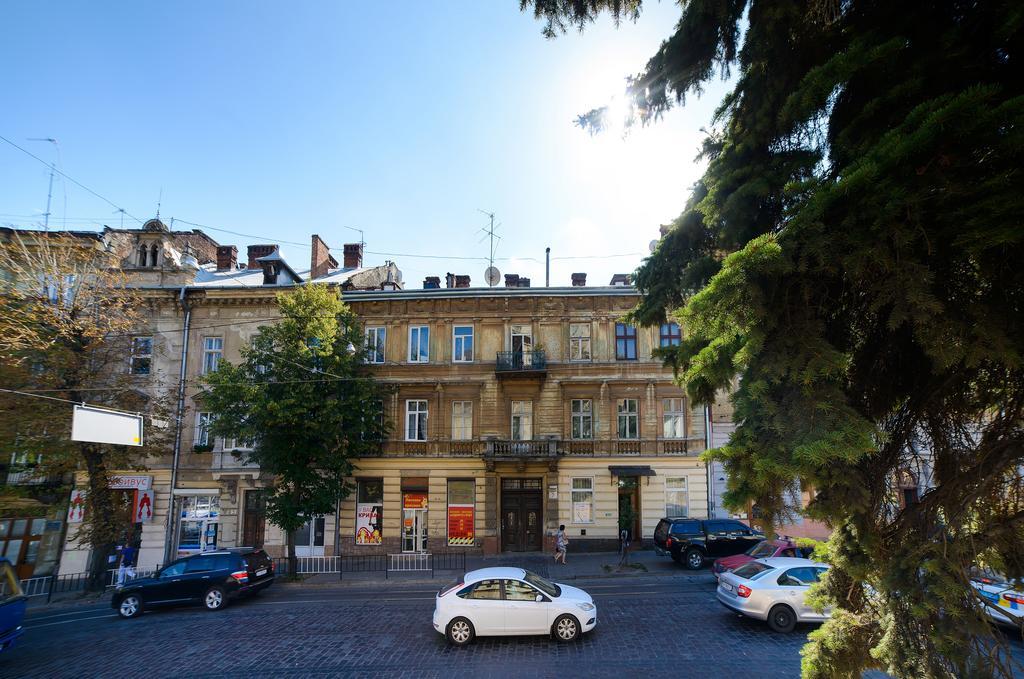 Modern Apartment In Old City Center Lviv Exteriör bild