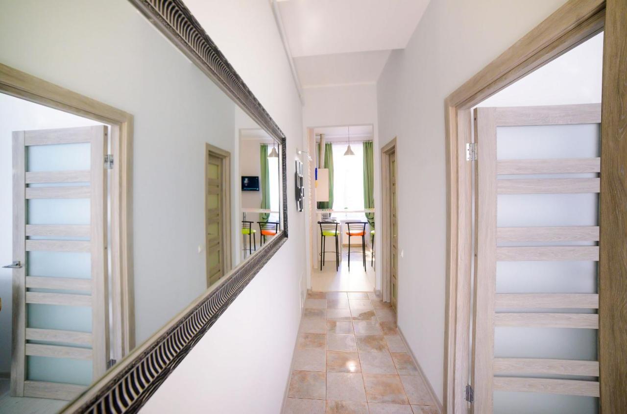 Modern Apartment In Old City Center Lviv Exteriör bild